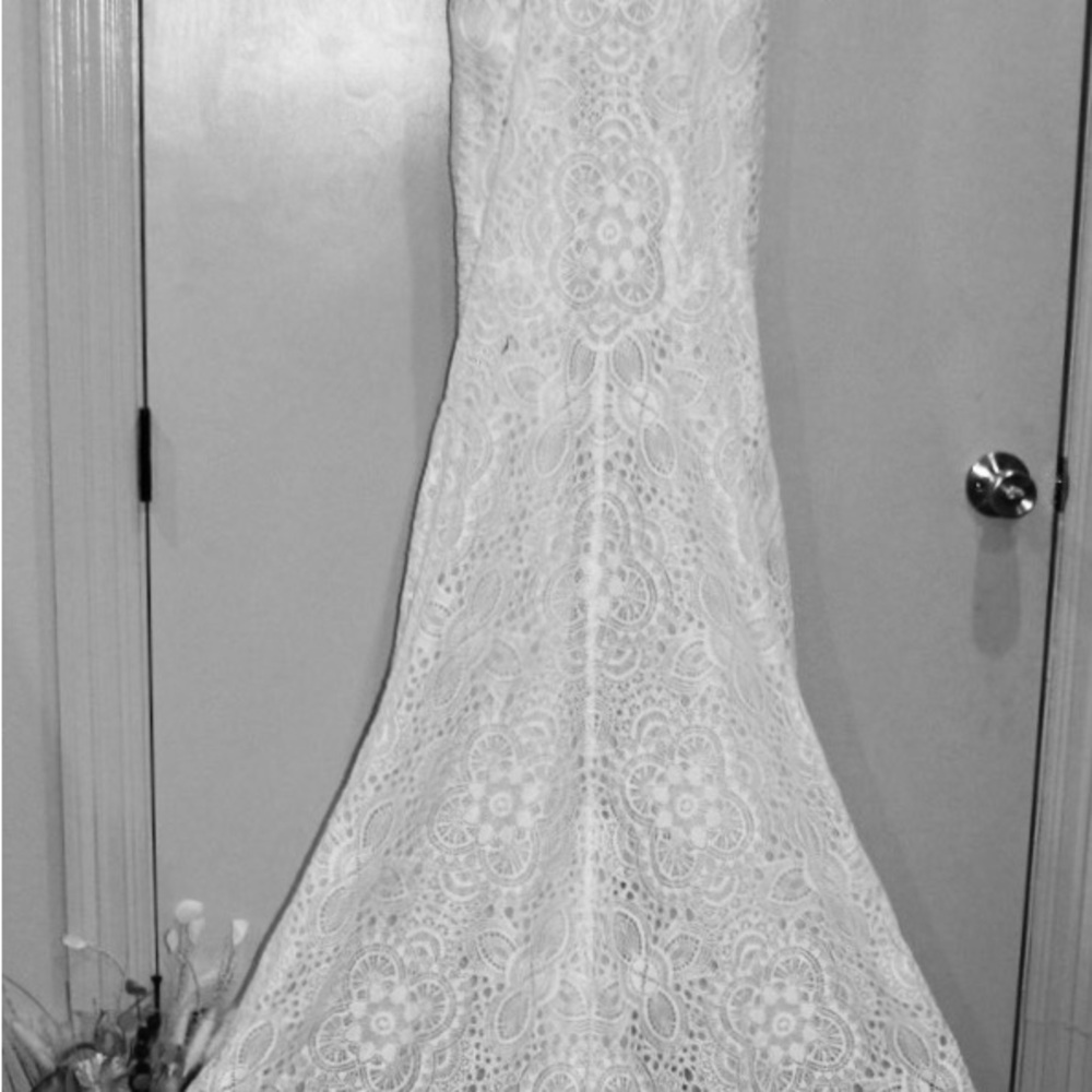 Elegant White Lace Wedding Dress